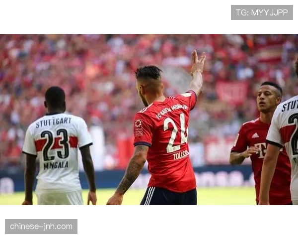 汉堡343阵型无球退守五后卫，两翼快速前插发动反击